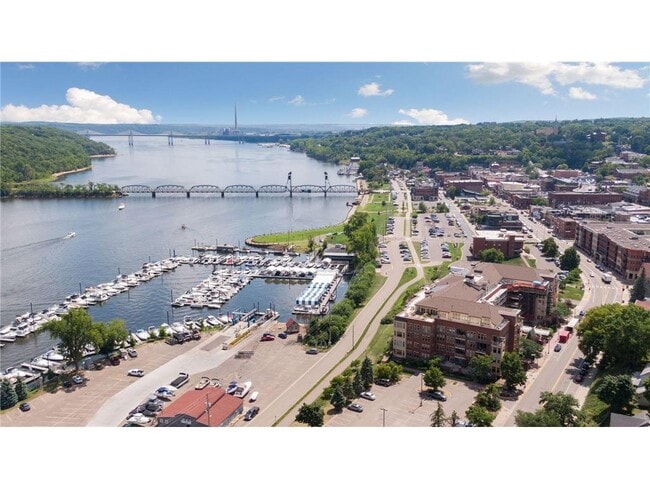 Primary Photo - 640 Main St N