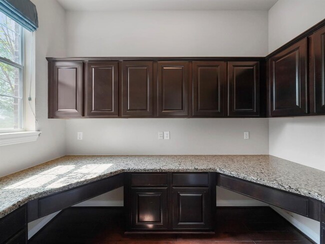 Building Photo - 5430 Tyler Park Ln