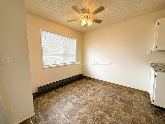 Building Photo - Charming 2-Bedroom Apartment in the Heart ...