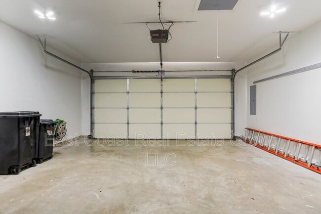 Building Photo - 77 Grassy Meadow Rd