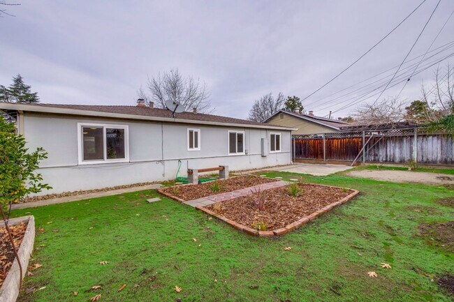 Building Photo - Wow! What a Great Home! Available Soon!