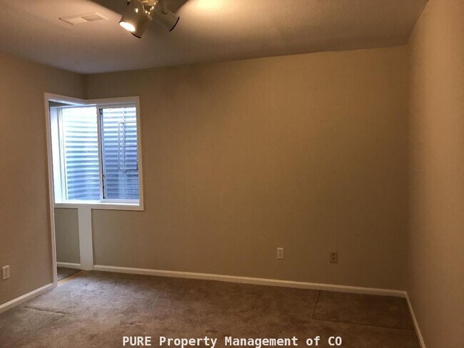 Building Photo - Large 2-story home with 3 bedrooms up plus loft!  Finished basement!