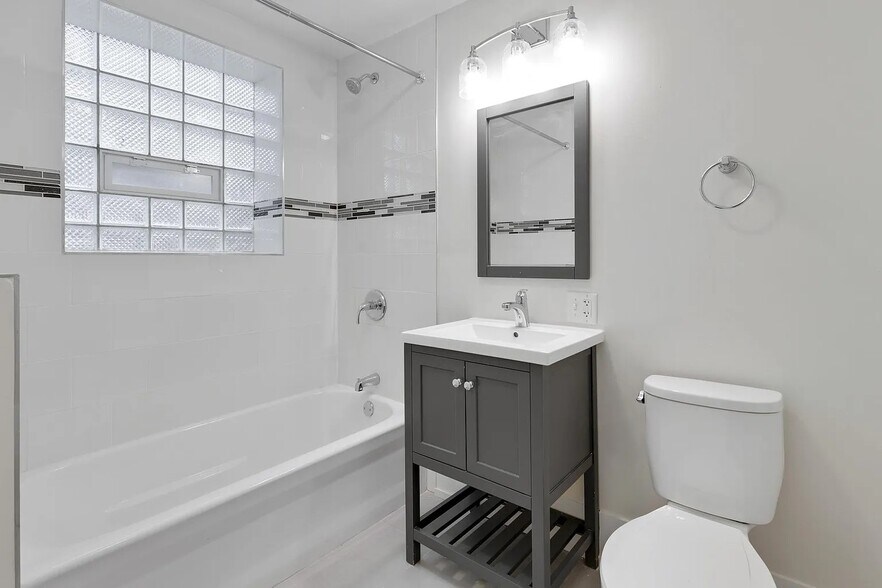 Building Photo - 6041 S Saint Lawrence Ave