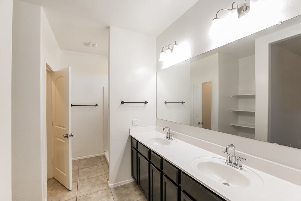 Building Photo - 25562 W Desert Dr