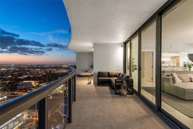 Building Photo - 100 E Las Olas Blvd