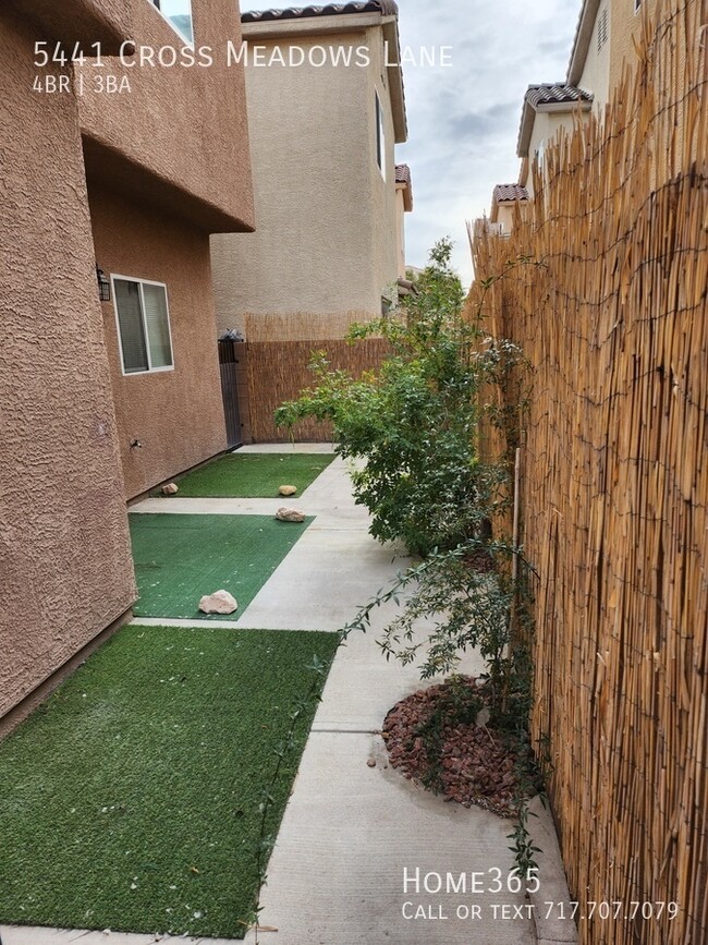 Building Photo - Guard gated! Community pool & park! Commun...