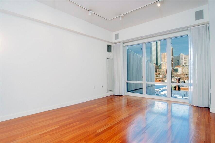 Building Photo - 505 Tremont St