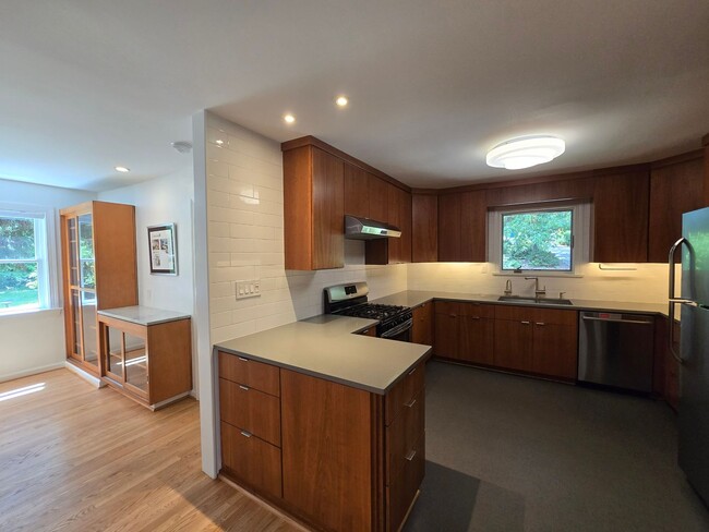 Building Photo - Design and Uniquity Radiate in this Centra...