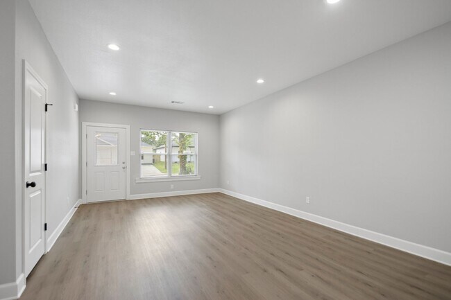 Building Photo - 2311 Nichols Rd