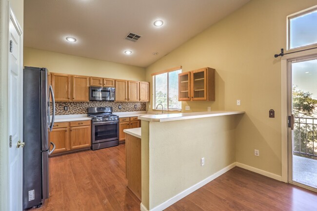 Building Photo - "Embrace Comfort and Style: Spacious 3-Bed...