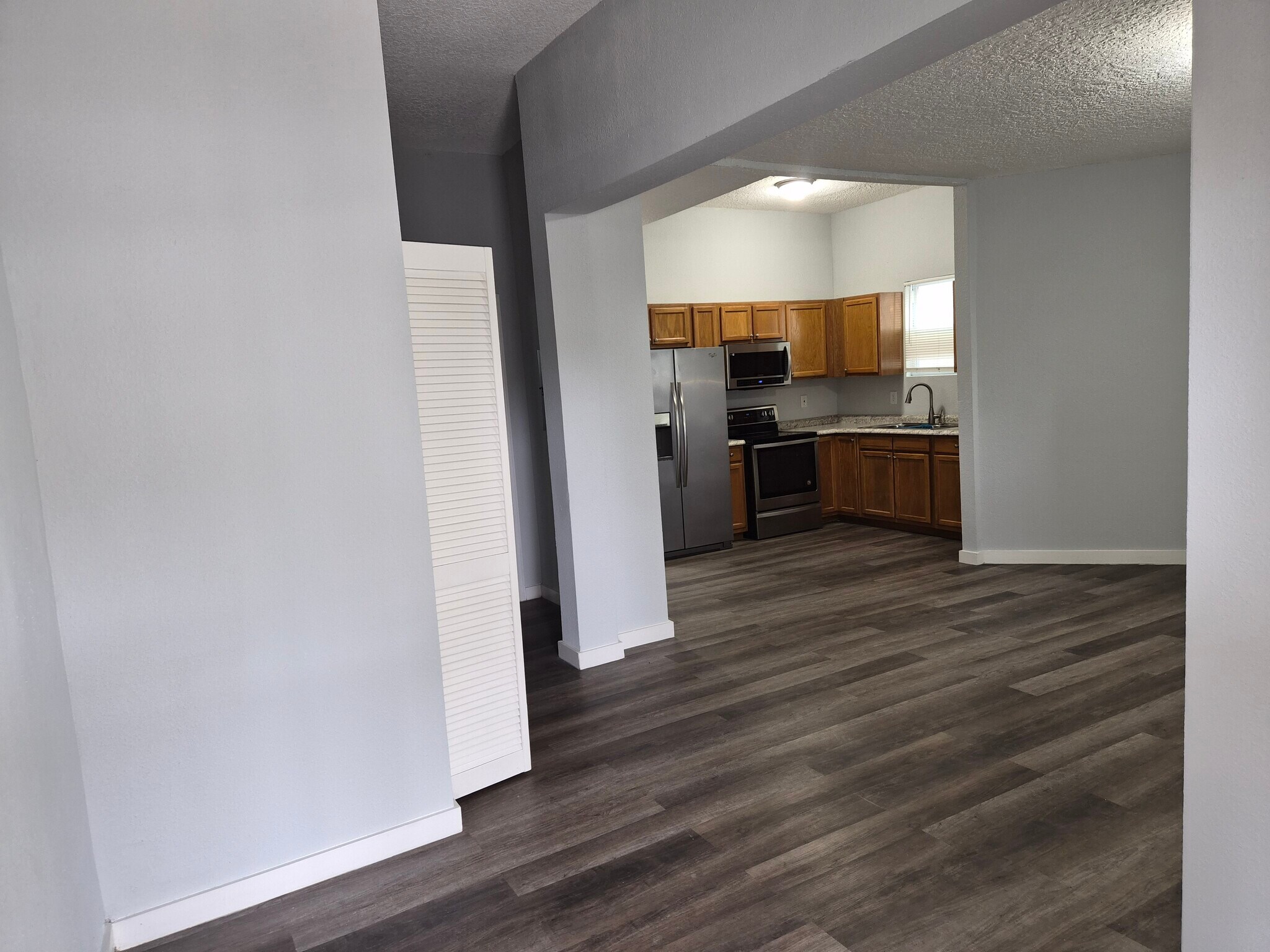 Building Photo - 211 E 17th St