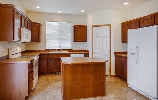 Building Photo - 4bd/2.5ba Lake Stevens Home