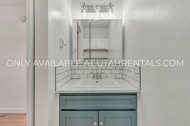 Building Photo - 680 N 400 W