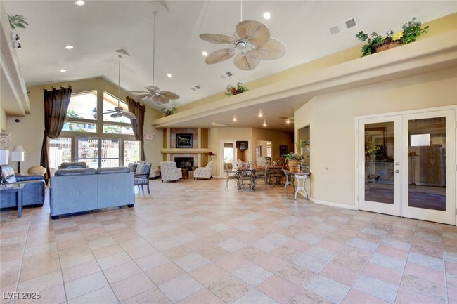 Building Photo - 2305 W Horizon Ridge Pkwy