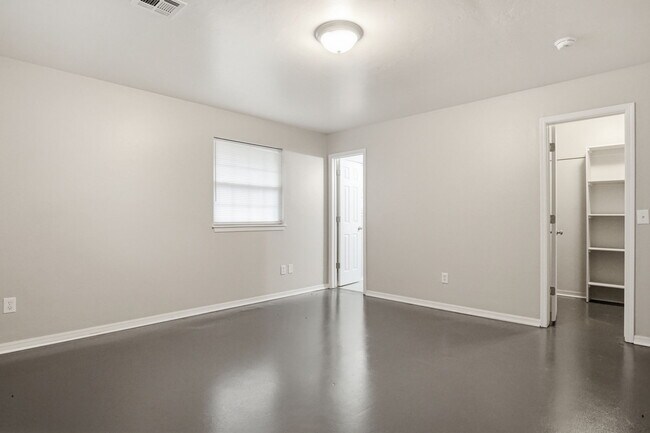 Building Photo - 3717 N Eagle Ln