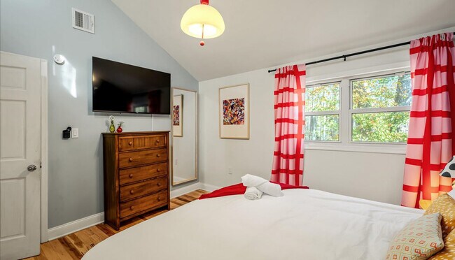 Building Photo - 223 Paxinos Dr