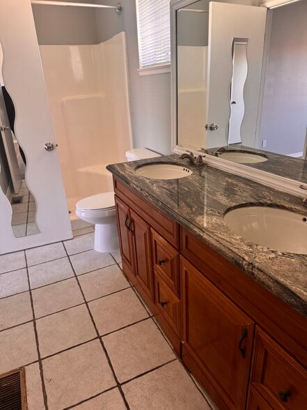 Main bathroom - 2120 El Domingo Cir