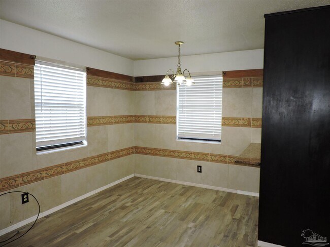 Building Photo - 9610 Bowman Ave