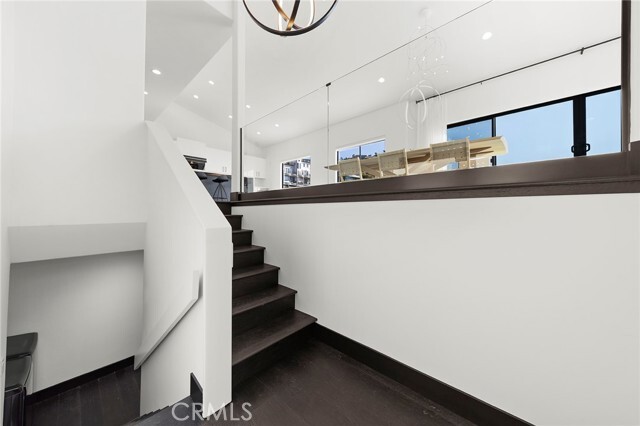 Building Photo - 685 Nyes Pl