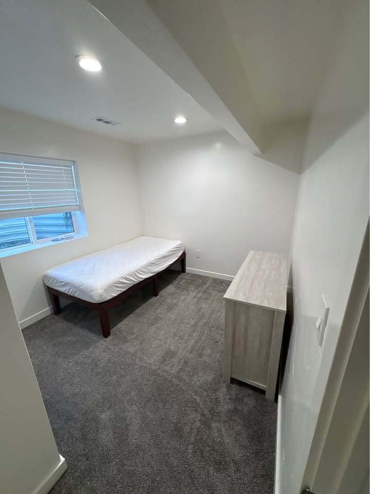 Building Photo - 87 E 460 N