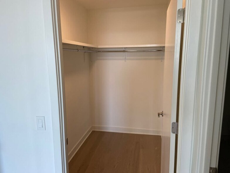 Master Closet 2 - 1650 Silver Hill Dr