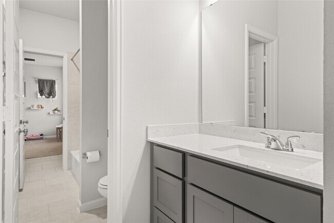 Building Photo - 5015 Walnut Grv Ln