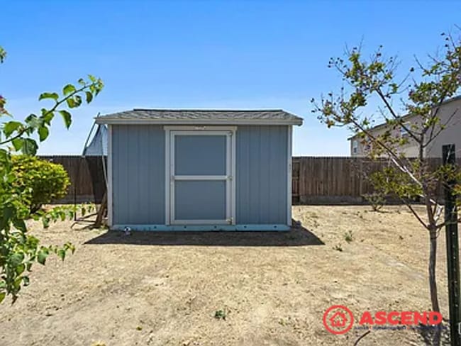 Building Photo - Stunning 4 Bedroom in Southwest Bakersfield!