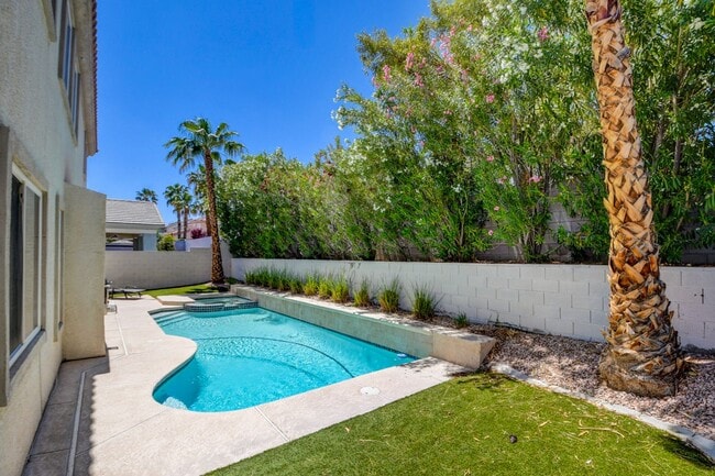 Building Photo - Rhodes Ranch Luxury Home with Pool