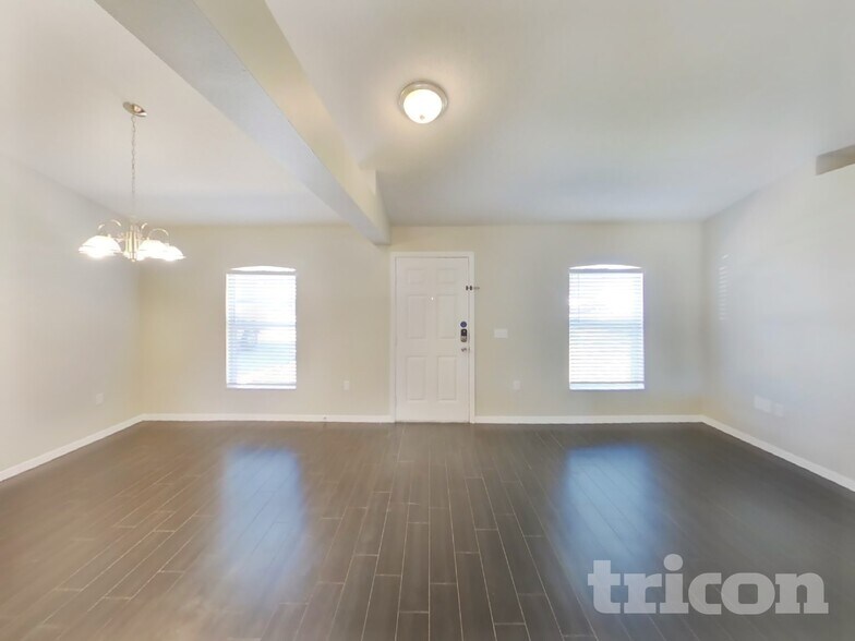 Building Photo - 5148 Jenson Ave