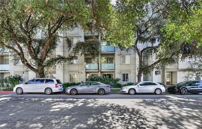 Building Photo - 160 S Hudson Ave