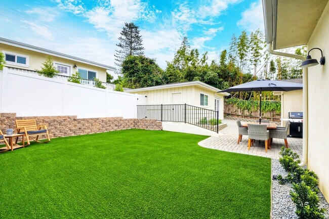 Building Photo - 541 San Dieguito Dr