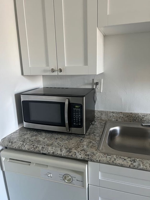 Building Photo - 374 Sunshine Dr