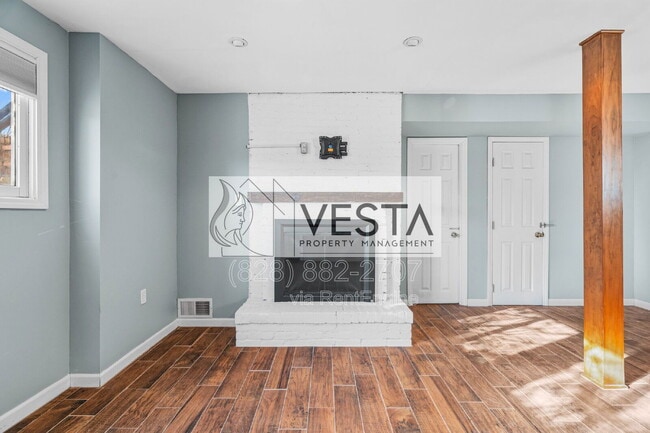 Building Photo - 18 Canterbury Rd