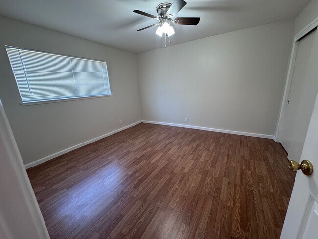 Building Photo - Unit 3