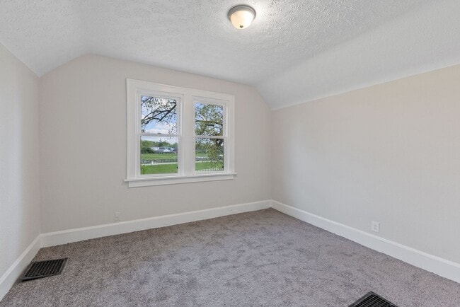 Building Photo - PRICE HILL - Stunning 4 bed 2 bath on quiet cul de sac street