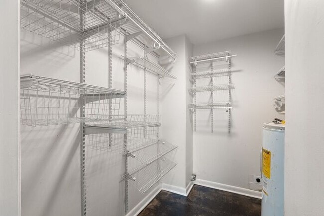 Building Photo - Prime Location 1 beroom-1 bathroom in Green Hills