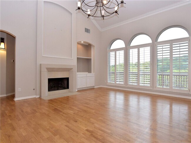 Building Photo - 2006 S Oak Canyon Rd