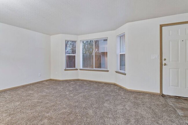 Building Photo - Now Leasing at Jonathan’s Place – Modern C...