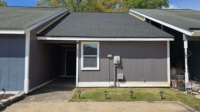 Building Photo - 313 Westcliff Center St