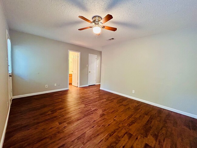 Building Photo - 9221 Kempler Dr
