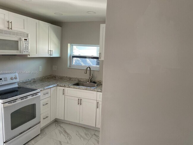 Building Photo - 342 E 46th St