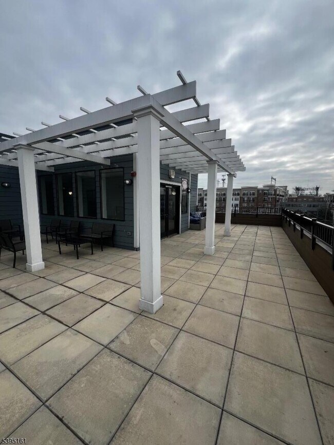 Building Photo - 22 Center St