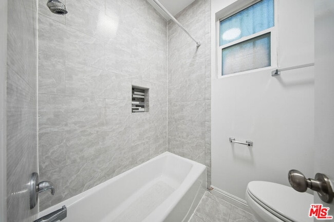 Building Photo - 1267 Vin Scully Ave