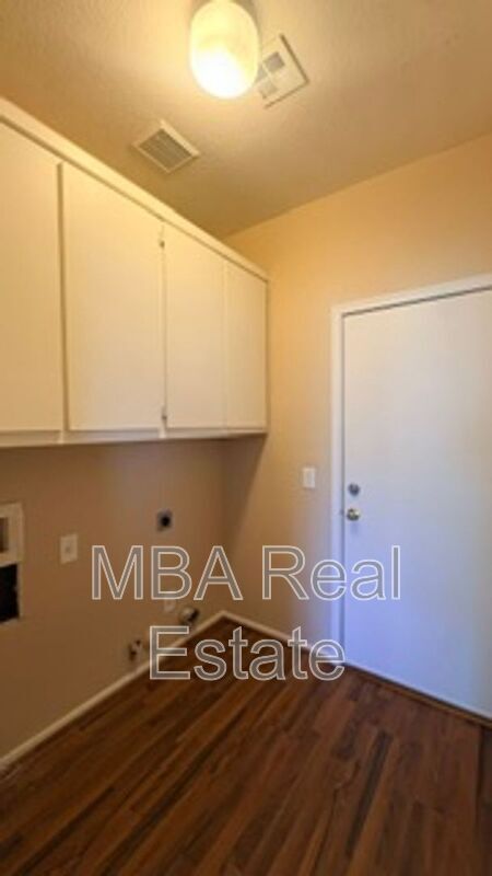 Building Photo - 6434 W Hackamore Dr