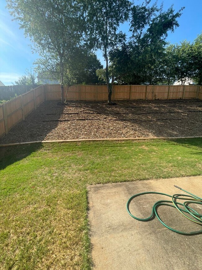 Building Photo - Lovely 3 Bedroom Home in Greer Near Gibb S...