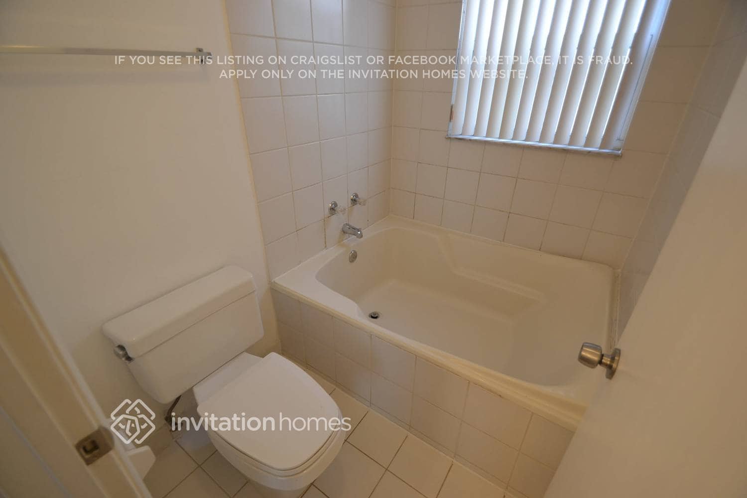 Building Photo - 9900 SW 59th Ct