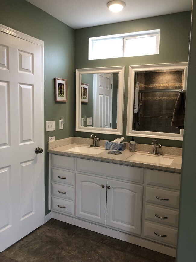 Building Photo - 5725 S Marshall Pl