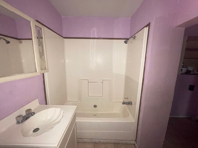 Building Photo - RENT-TO-OWN 3 Bedroom Home with Large Back...