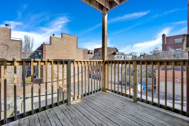 Building Photo - 1655 N Halsted St