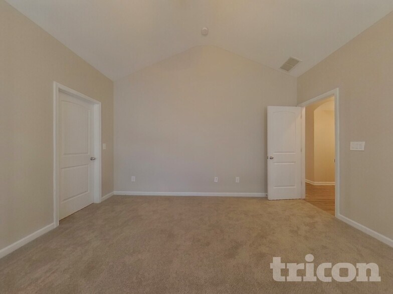 Building Photo - 216 Stone Creek Ct